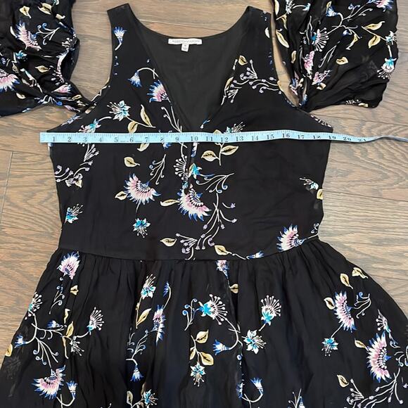 Rebecca Minkoff Robbie Cold Shoulder Dress in Tropical Vine Size Medium - Picture 11 of 12